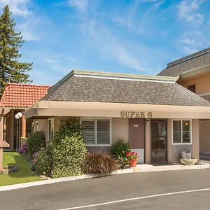 Super 8 By Wyndham Motel Martinez